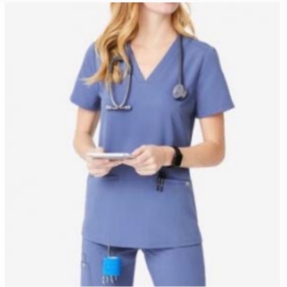 NWT FIGS W_CASMA THREE-POCKET TOP - Picture 2 of 8